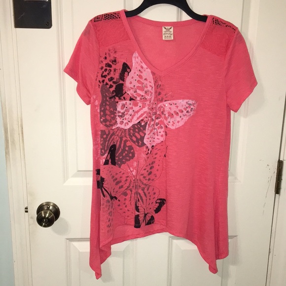 Faded Glory Tops - FREE WITH ANY PURCHASE Coral Shark Bite Graphic Butterfly T Shirt M